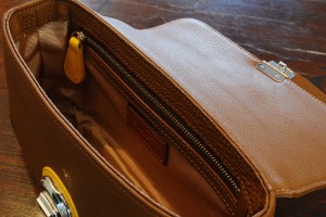 チェーンベルト　ショルダーバッグ