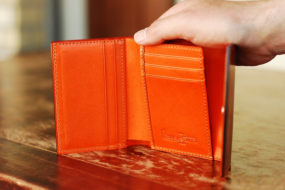 お客様だけの革財布をオーダーメイドならではの楽しみをプラスして 素材やお色をお気に入り仕様に エスペディエンテエスペディエンテ