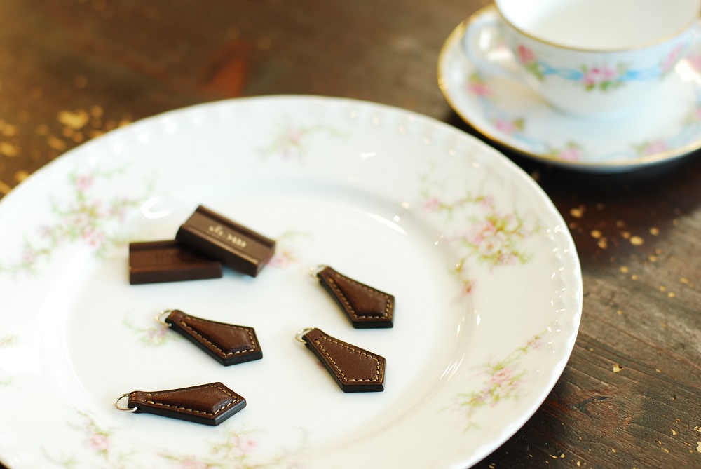 チョコレートカラーのファスナーツマミ