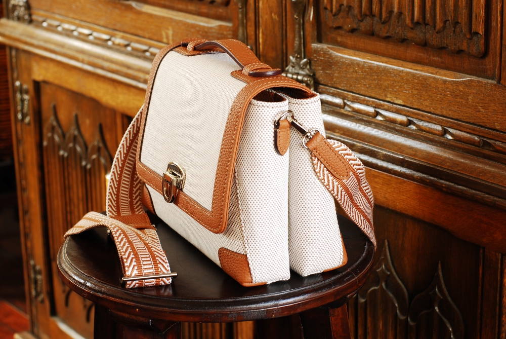 shoulderbag
