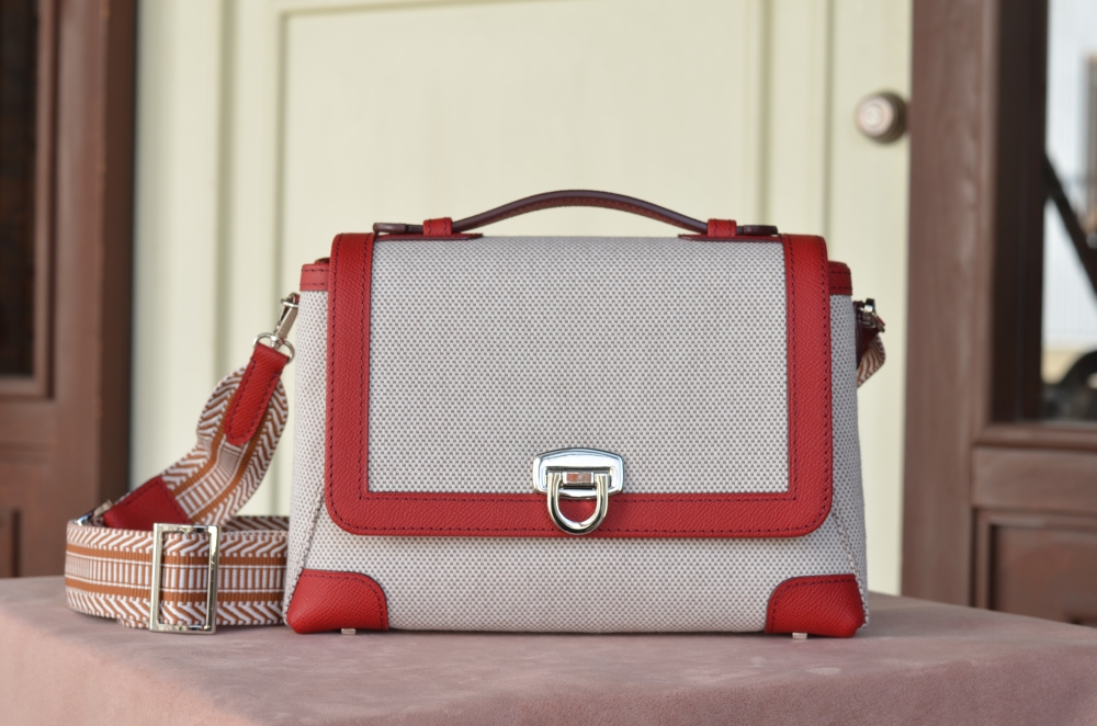 shoulderbag