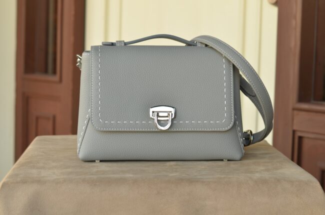 shoulderbag